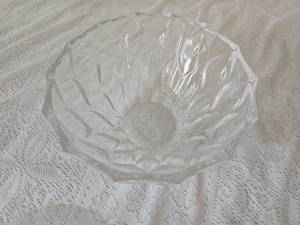 lot 81 image: Lenox Crystal Serving Bowl