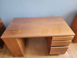 lot 64 image: Glass Top Student Desk