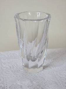 lot 30 image: Studio Art Glass Crystal Vase