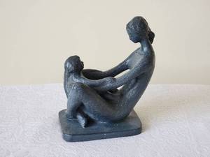 lot 39 image: 1972 Austin Productions Mother and Child Statuette