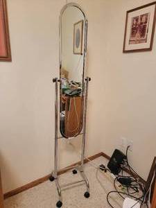 lot 62 image: Modern Oval Wardrobe Mirror