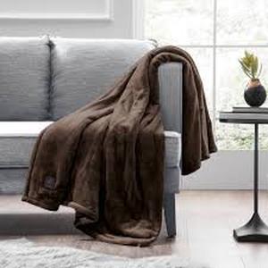 lot 110 image: 50x60 Cozy Heated Throw Blanket - Brookstone
