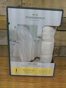 lot 125 image: Threshold Heated Microplush Throw Blanket 50 x 60 6 Settings Machine Washable