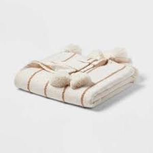 lot 8 image: Tasseled Boucle Bed Throw - Threshold-Natural Stripe