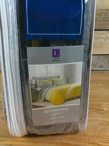 lot 23 image: Lush Decor Reversable Quilt 3 Piece Set- FullQueen