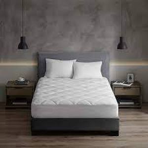 lot 27 image: Performance Mattress Pad - Threshold-Full