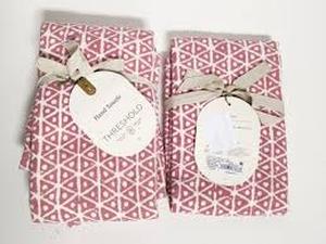 lot 50 image: Set of 2 Threshold Woven Hand Towels 2-Piece 15-Inch x 25-Inch Resonance Rose 100% Cotton