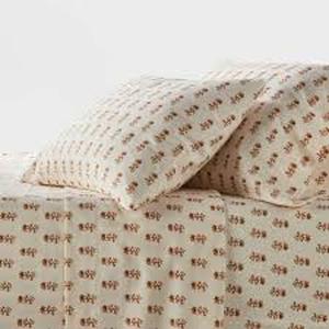 lot 52 image: Flannel Sheet Set - Threshold-Woodblock Flowers-Full