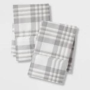 lot 72 image: 400 Thread Count Performance Printed Pillowcase Set - Threshold-