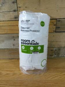 lot 80 image: Waterproof Zippered Mattress Protector - Room Essentials-Queen