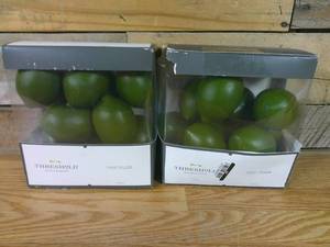 lot 101 image: (Set of 2) 10pc Decorative Lime Filler Green - Threshold
