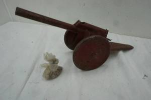 Tinmetal cannon and cannon balls