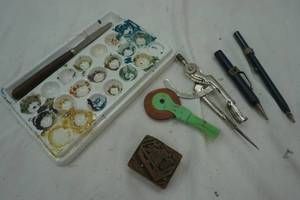 Paint pallet ceramic and protractor