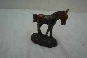 Cast iron horse with copper tone