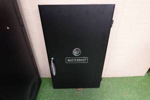 lot 215 image: Masterbuilt Electric Smoker