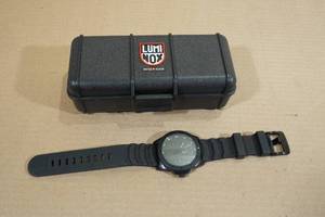 lot 29 image: Luminox Mens Sea Pacific Diver 3120 Series Watch