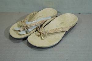 lot 36 image: Vionic Womens Rest Bella Toe Post Sandal -Size 8