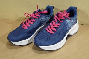 lot 118 image: Womens Non Slip Lightweight Athletic Shoes -Size 8.5