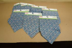 lot 191 image: Boots and Barkley Pet Bandanas