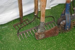 lot 221 image: Yard Tools - Rakes, Hoe, Edger