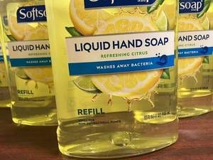 lot 29 image: Softsoap Refills