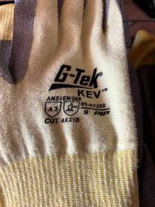 lot 84 image: G-Tek Kevlar Work Gloves