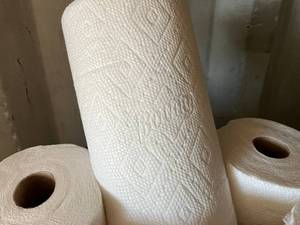 lot 35 image: Bounty Paper Towels
