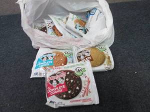 12 Lenny & Larrys Complete Cookies...