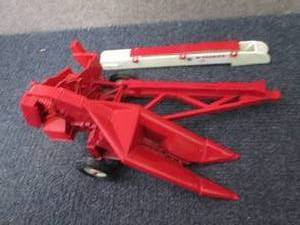 Ertl Model One Row Picker...