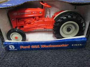 New Holland Ford 621 Workmaster 11...