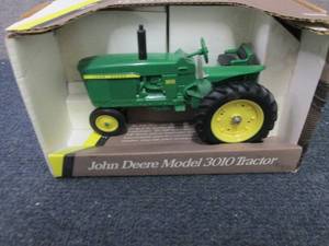 Ertl John Deere 1960 Model 3010 Tra...