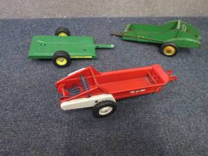 2 Manure Spreaders, Trailer...