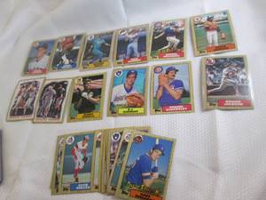 Assorted 1987 Topps Baseball Cards...
