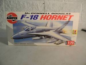 lot 22 image: NEW IN BOX - AIRFIX 172 McDONNELL DOUGLAS F-18 HORNET No. 04032 - GREAT PIECE - SEE PICTURES