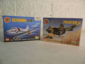 lot 52 image: NEW IN BOX - SEALED - AIRFIX 172 McDD F-4E PHANTOM II No. 00100 & SKYHAWK A4D-1 No. 00022 - GREAT PIECES - SEE PICTURES