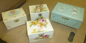 4 little girls Jewelry boxes - all musical