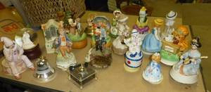 Lot of 20 music box figures