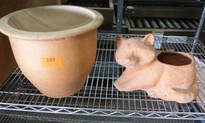 2 terracotta planters