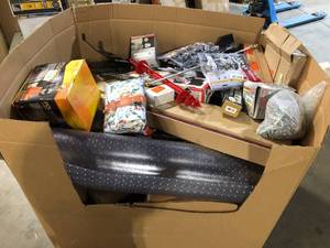 Gaylord of Assorted Small Housewares and Misc. Items Various Models and Conditions Customer Returns See Pictures