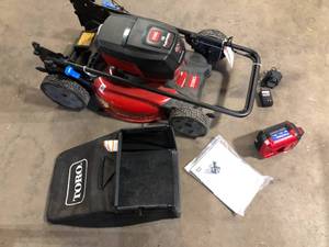 Toro Lawn Mower Bagger Charger and Battery Included Customer Returns See Pictures