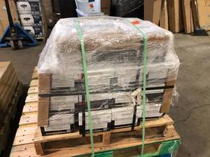 lot 23 image: Pallet of MSI Roman Beige Mini Ledger Panel 4.5 in. x 16 in. Natural Travertine Wall Tile (5 sq. ft.Case)  Customer Returns See Pictures