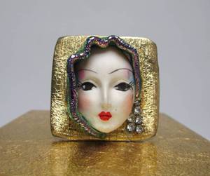 lot 3 image: Beautiful Handmade Art Glass Brooch Pin wFace