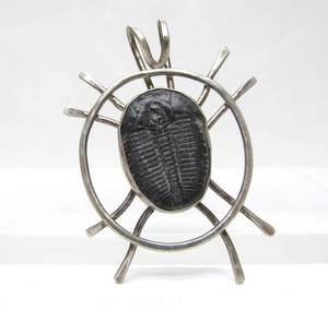 lot 7 image: Larger Vintage Sterling Silver & Fossil Pendant