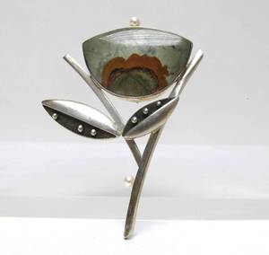 lot 25 image: Large Signed Sterling Silver & Jasper Flower Brooch