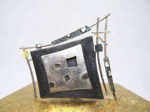 lot 35 image: Wonderful Modernist Vintage Mid Century Sterling & 18K Gold Brooch 