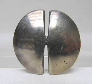 lot 41 image: Signed Vintage Taxco REVERI Sterling Silver Brooch