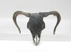 lot 48 image: Signed Vintage Southwestern Sterling Silver Bull Skull Brooch Pin - ZR 1990 & M.R.C. Zuni Marks