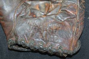 lot 136 image: Vintage Junior League Baseball Glove
