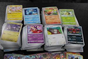 lot 188 image: Lot of Interantional Pokemon Card Lot  900 Cards w 150 HoloReverse Holo