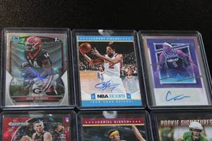 lot 200 image: Football & Basketball Autograph Card Lot  6 Autograph Cards